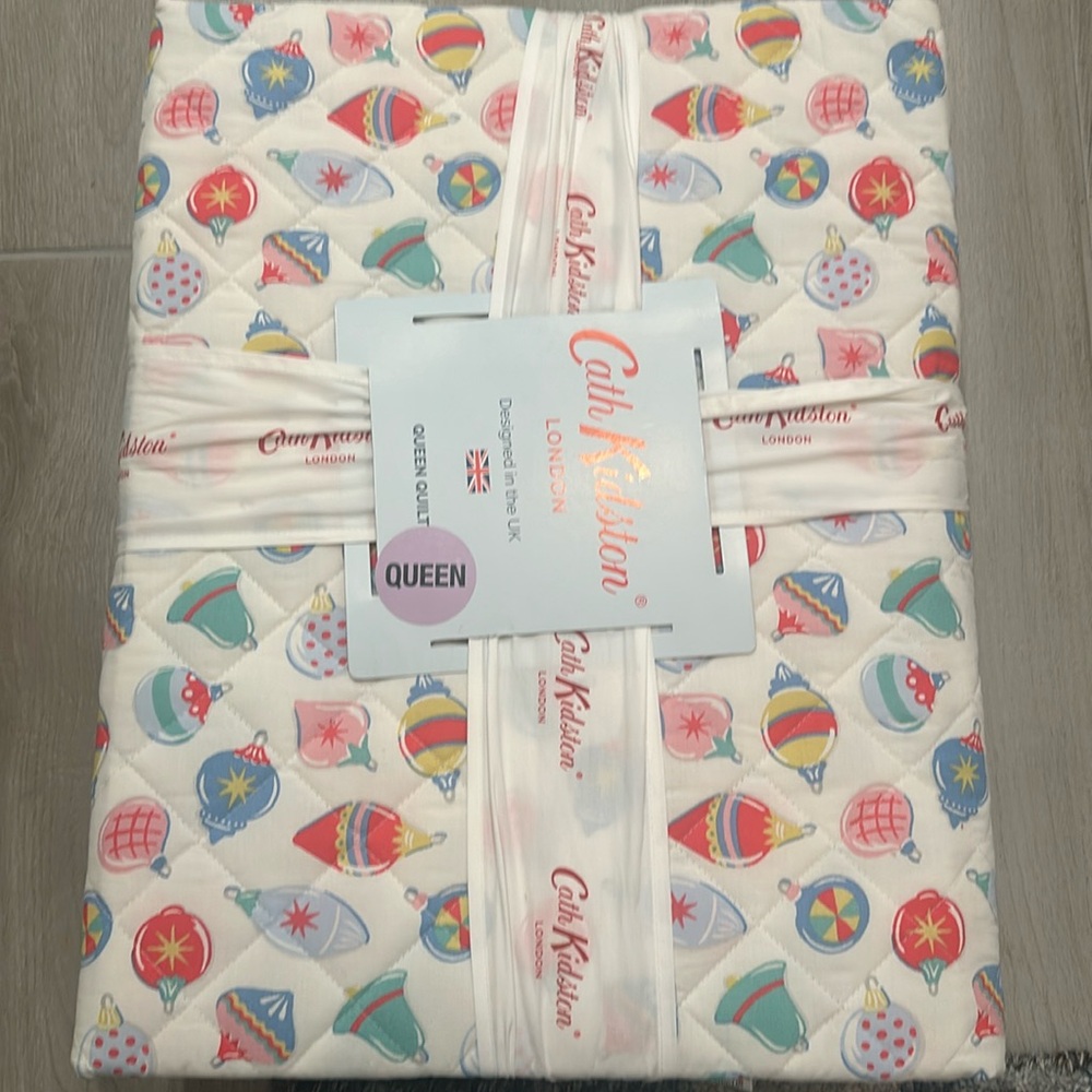 Cath Kidston Londonn Christmas Baubles Pastel Queen Quilt